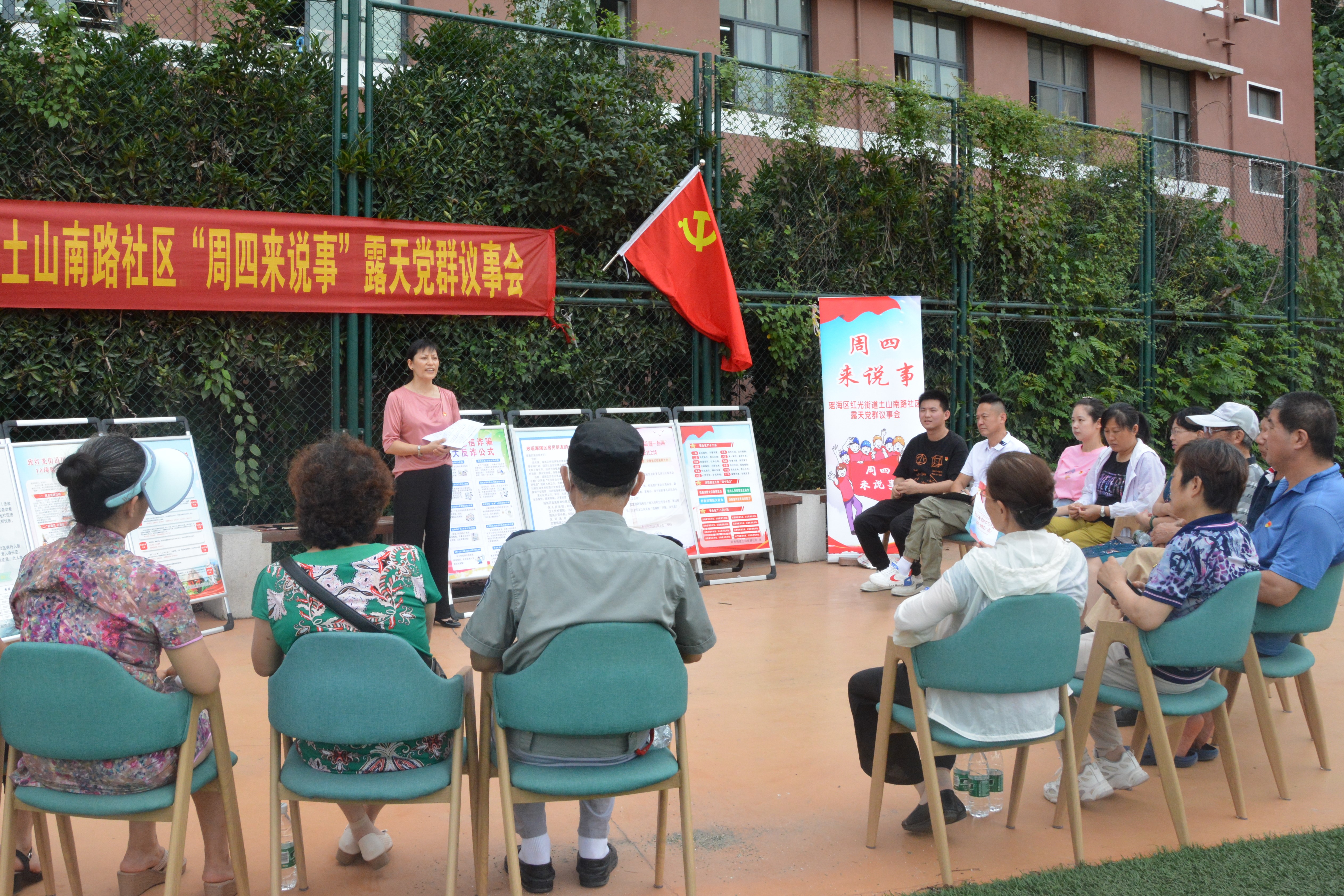 “小路灯”温暖民心 照亮群众出行路1.jpg