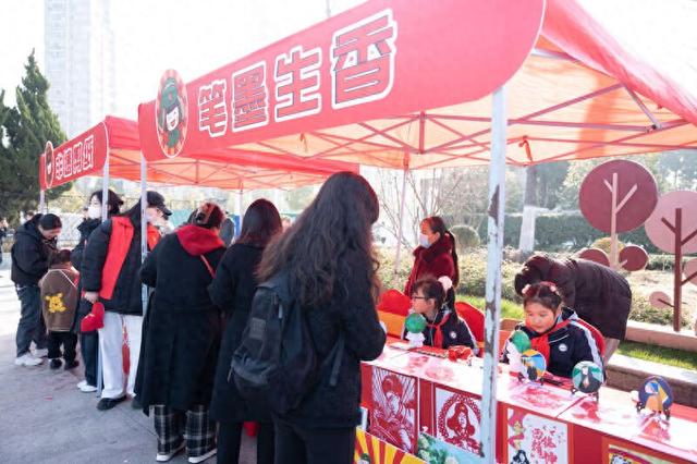 “公益集市”现场。合肥经开区团工委供图