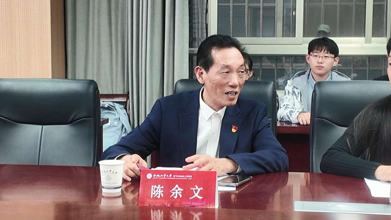 Compress_微火成炬，莘莘学子奉献于行[00_01_09][20241105-232359].jpg