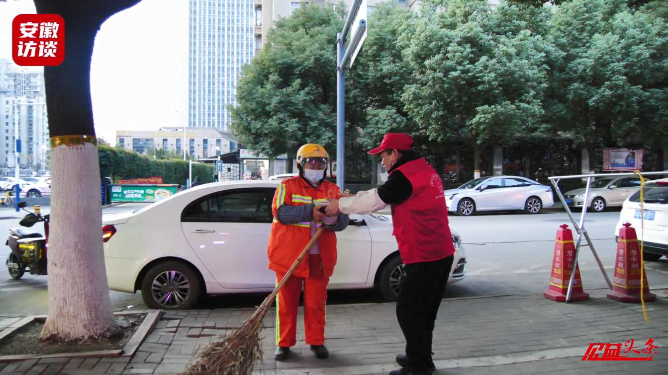 Compress_腊八节爱心施粥，温暖户外工作者与老人1[00_02_02][20250108-150336].jpg