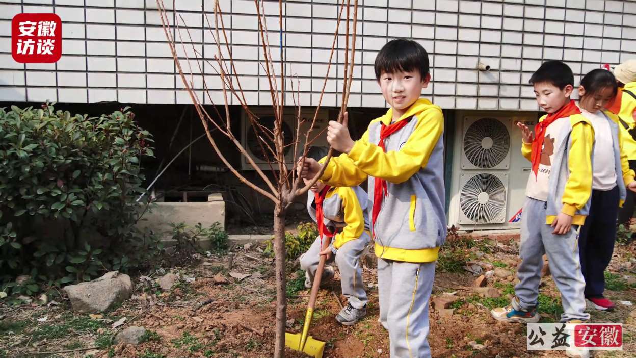 Compress_乐善公益：践行雷锋精神，共筑绿色家园——[00_00_48][20250303-080334].jpg