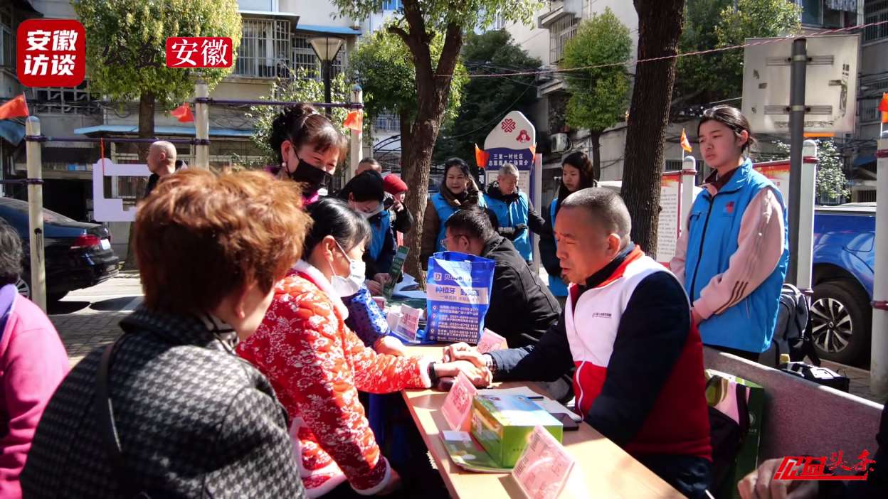 Compress_践行雷锋精神，共同幸福逐梦：社区便民服务[00_00_09][20250319-080814].jpg