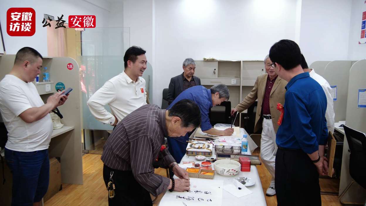 Compress_书画名家齐聚，共庆超慧考学业规划中心新华[00_00_57][20250418-235730].jpg