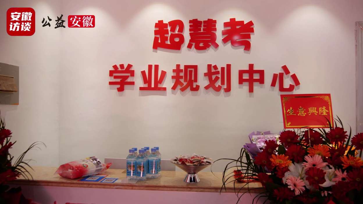 Compress_书画名家齐聚，共庆超慧考学业规划中心新华[00_00_19][20250418-235557].jpg
