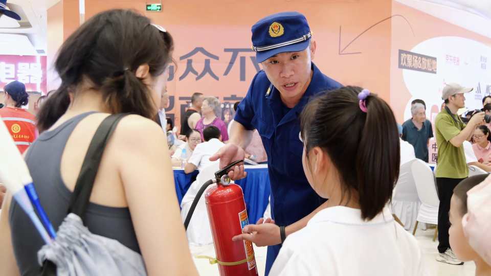 Compress_阳光志愿走进禹洲 便民服务温暖金阳———[00_01_19][20250806-133849].jpg