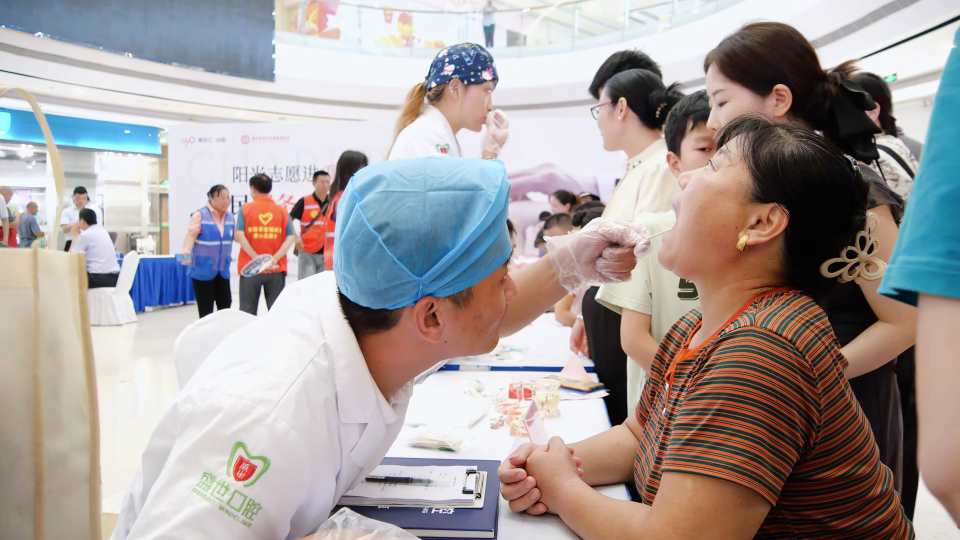 Compress_阳光志愿走进禹洲 便民服务温暖金阳———[00_00_47][20250806-133655].jpg