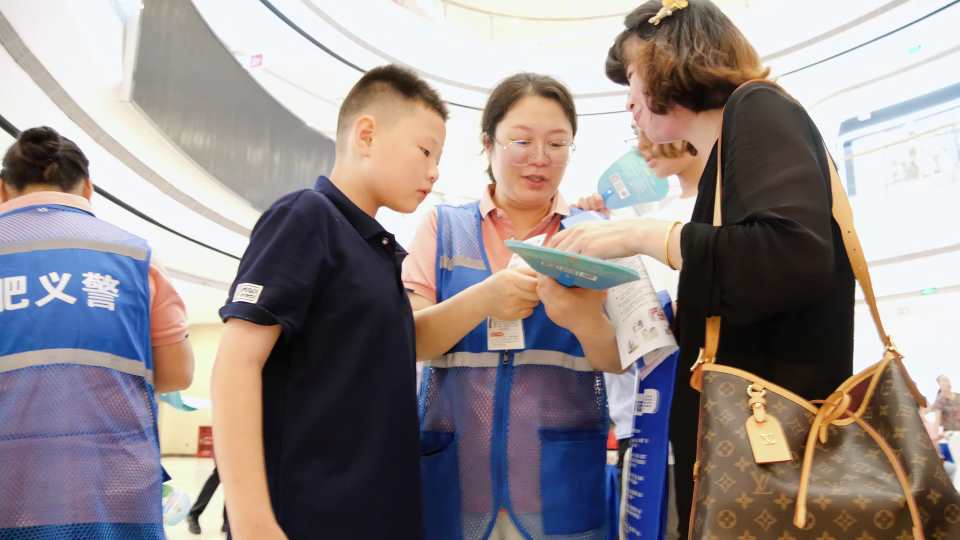 Compress_阳光志愿走进禹洲 便民服务温暖金阳———[00_01_53][20250806-133940].jpg