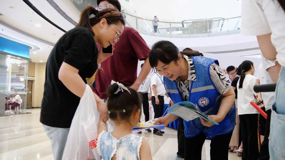 Compress_阳光志愿走进禹洲 便民服务温暖金阳———[00_01_09][20250806-133745].jpg