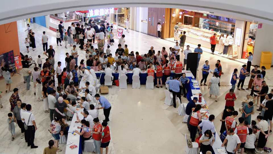 Compress_阳光志愿走进禹洲 便民服务温暖金阳———[00_00_25][20250806-133604].jpg