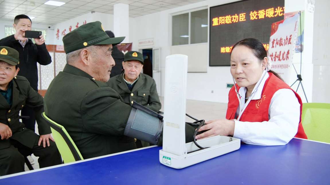 Compress_重阳敬功臣，饺香暖光荣-- 肥东县多方携[00_01_27][20251030-174701].jpg
