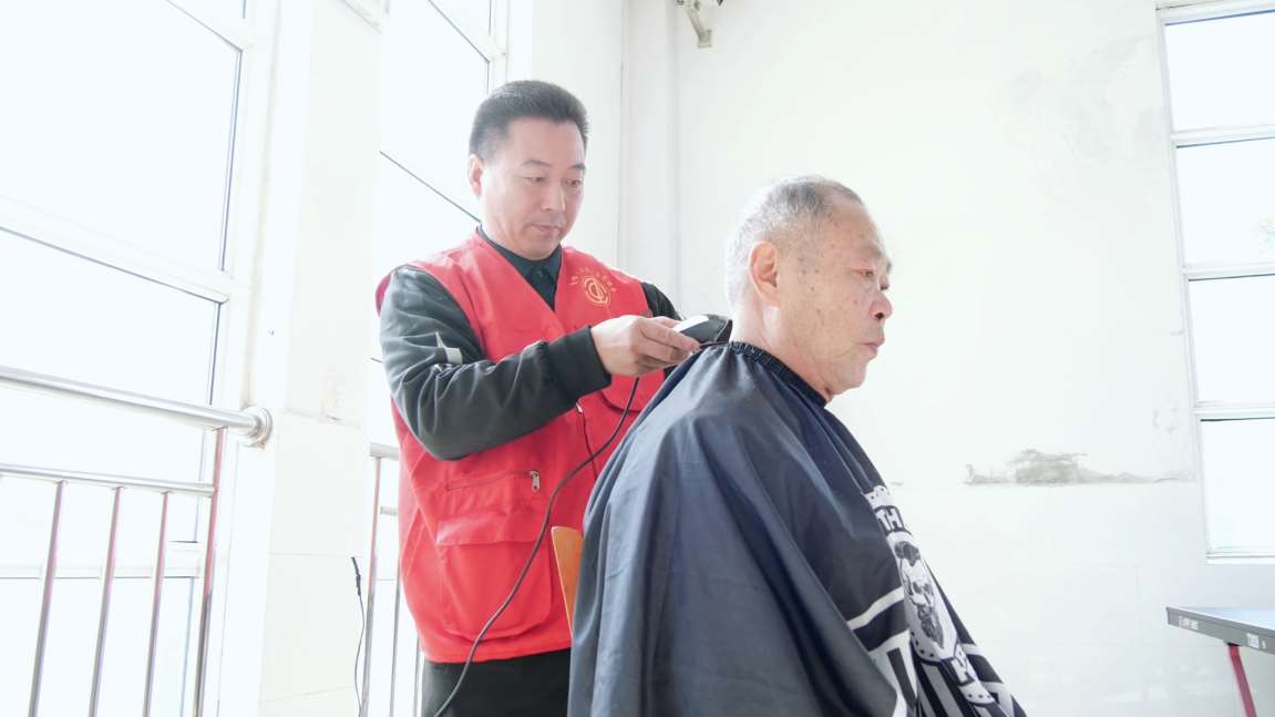 Compress_重阳敬功臣，饺香暖光荣-- 肥东县多方携[00_01_31][20251030-174713].jpg